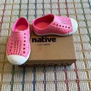 Native Jefferson pink glitter shoes, size C6. Never worn with box!